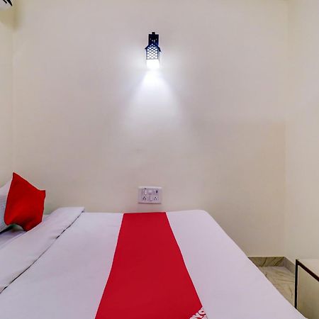 Hotel O Rs Hotels Near Pitampura Metro Delhi  Buitenkant foto