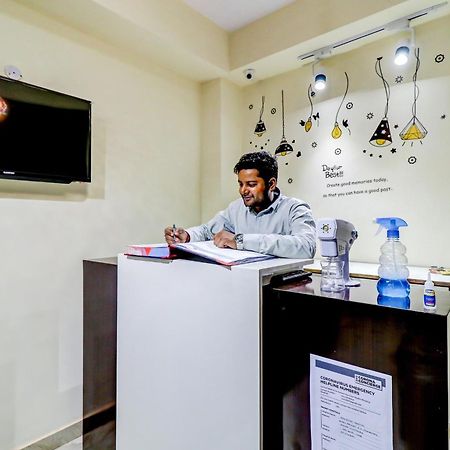 Hotel O Rs Hotels Near Pitampura Metro Delhi  Buitenkant foto