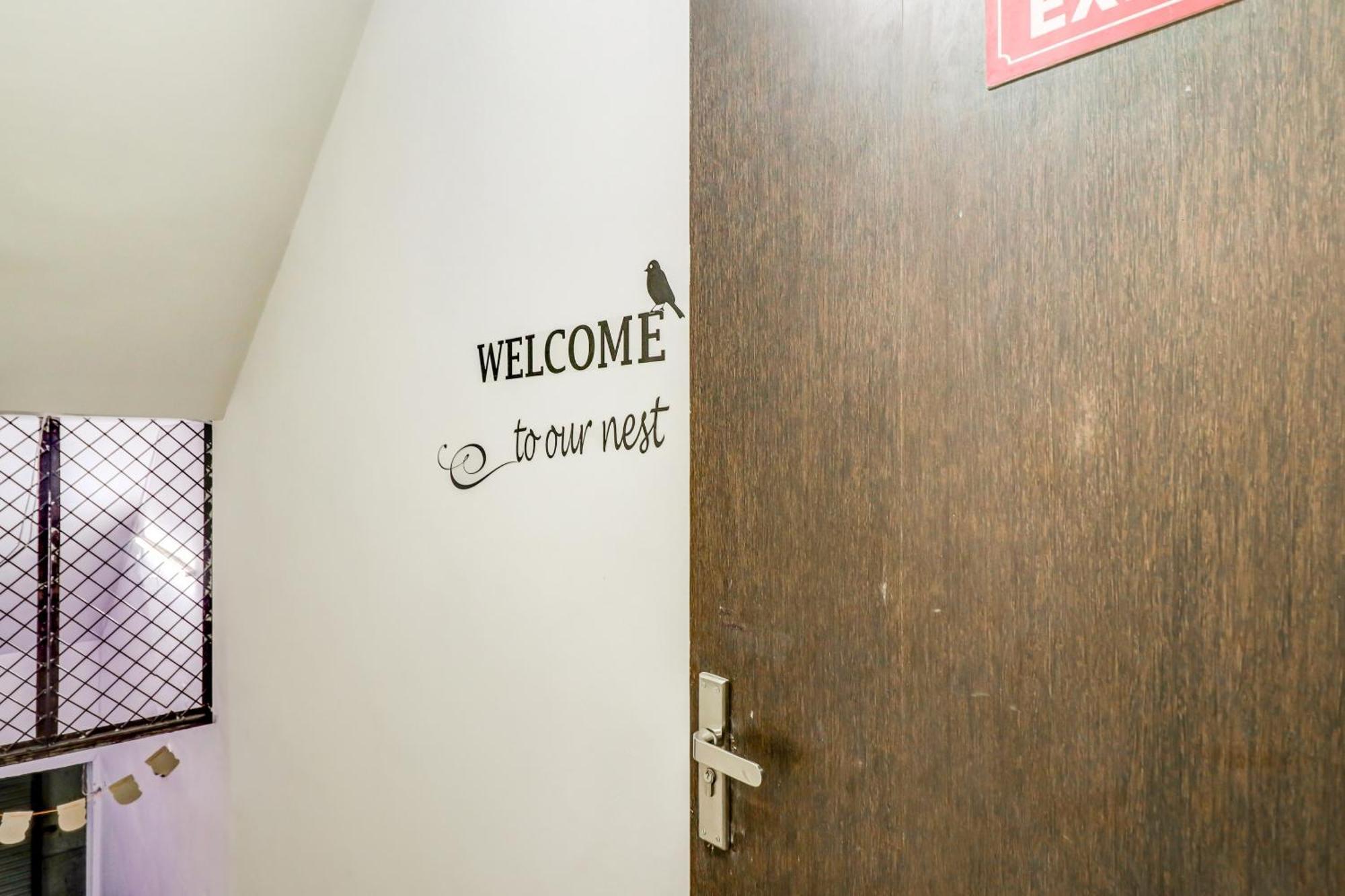 Hotel O Rs Hotels Near Pitampura Metro Delhi  Buitenkant foto