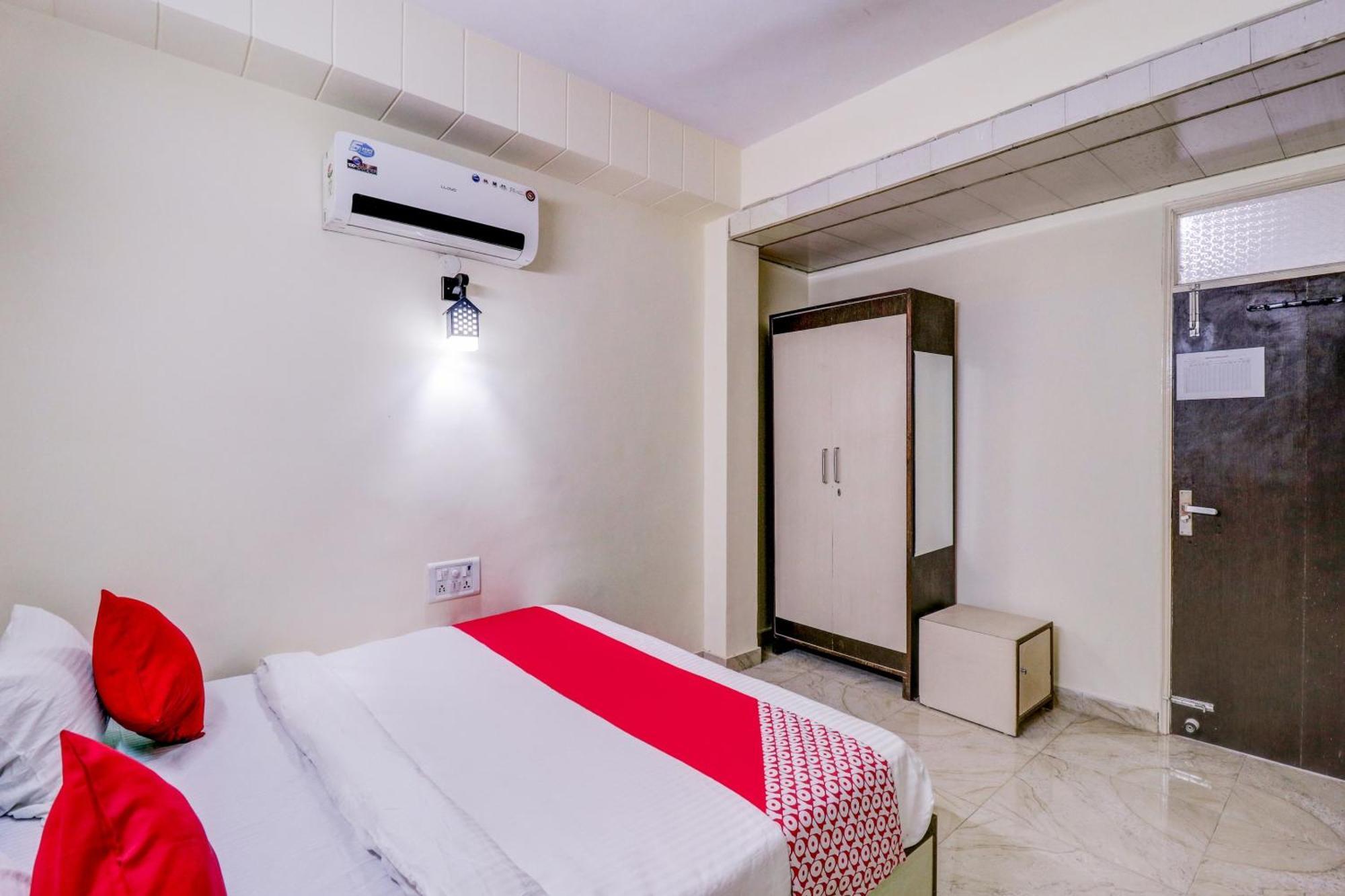 Hotel O Rs Hotels Near Pitampura Metro Delhi  Buitenkant foto