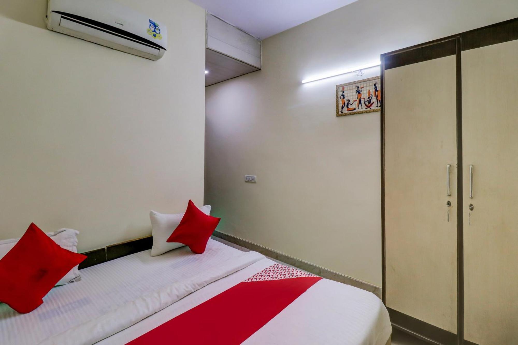 Hotel O Rs Hotels Near Pitampura Metro Delhi  Buitenkant foto