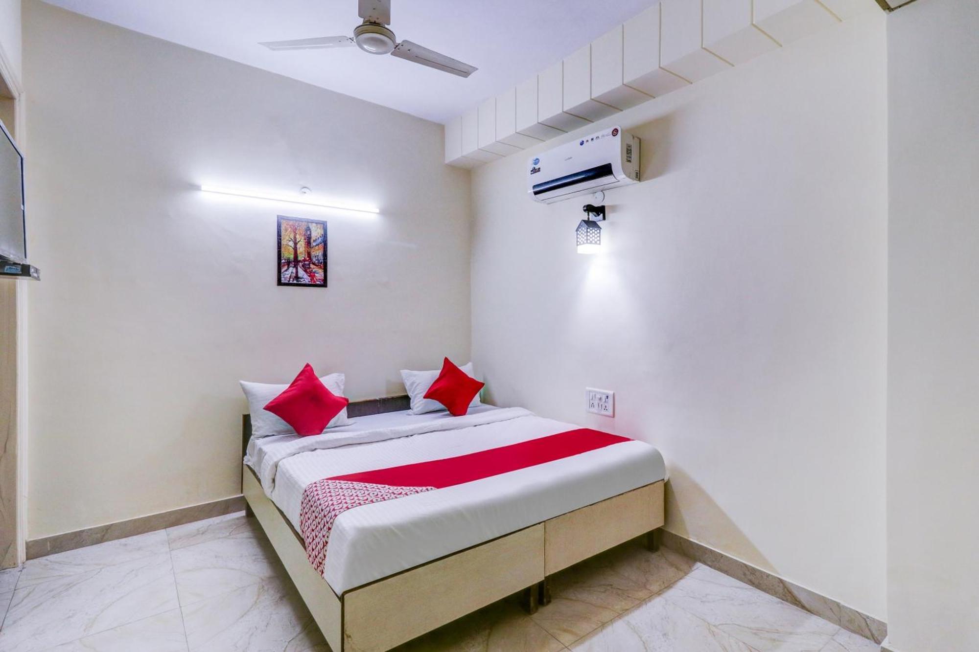 Hotel O Rs Hotels Near Pitampura Metro Delhi  Buitenkant foto