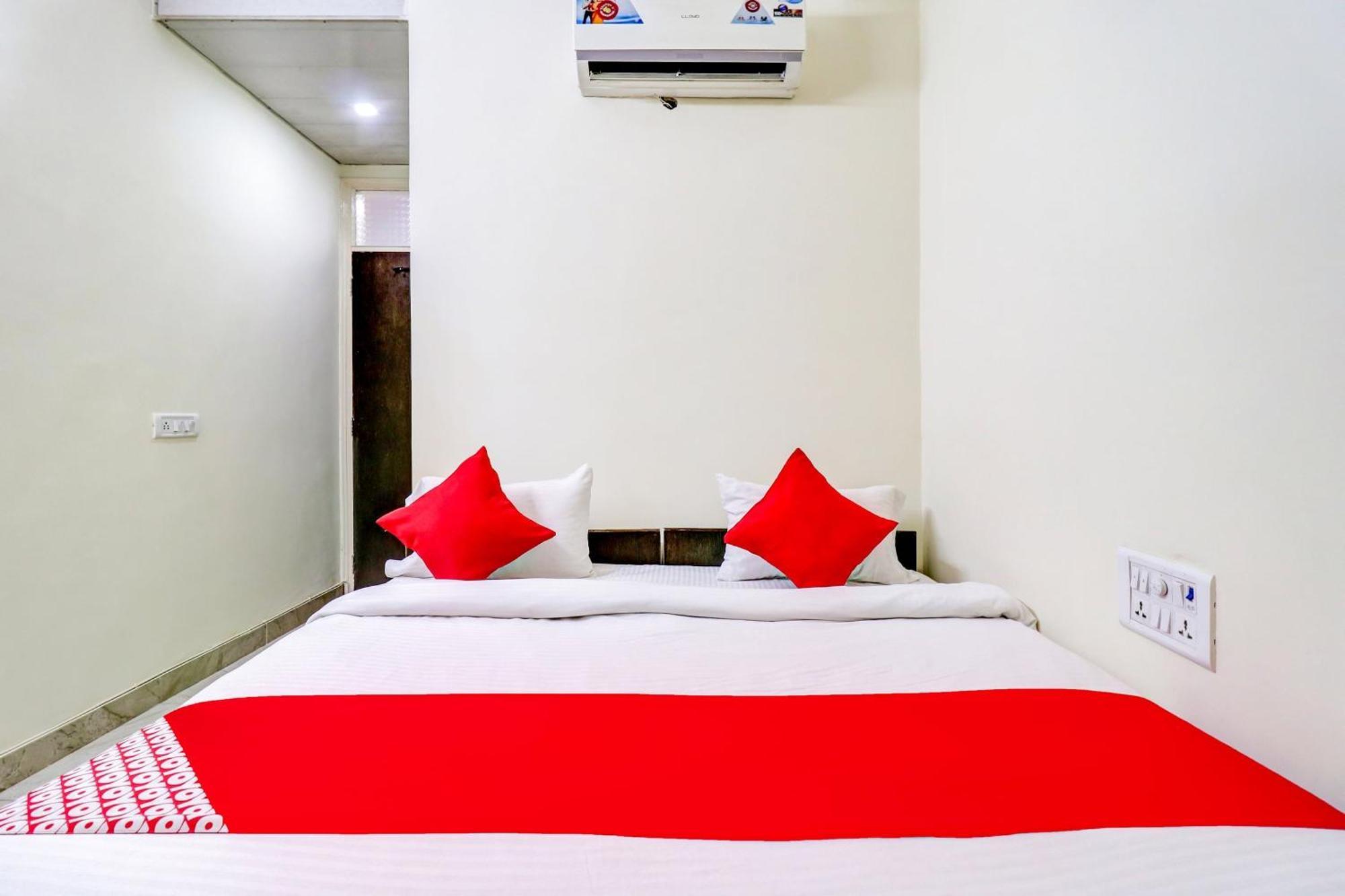 Hotel O Rs Hotels Near Pitampura Metro Delhi  Buitenkant foto