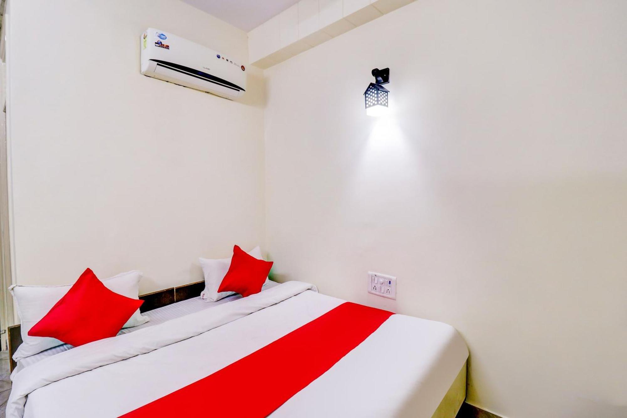 Hotel O Rs Hotels Near Pitampura Metro Delhi  Buitenkant foto