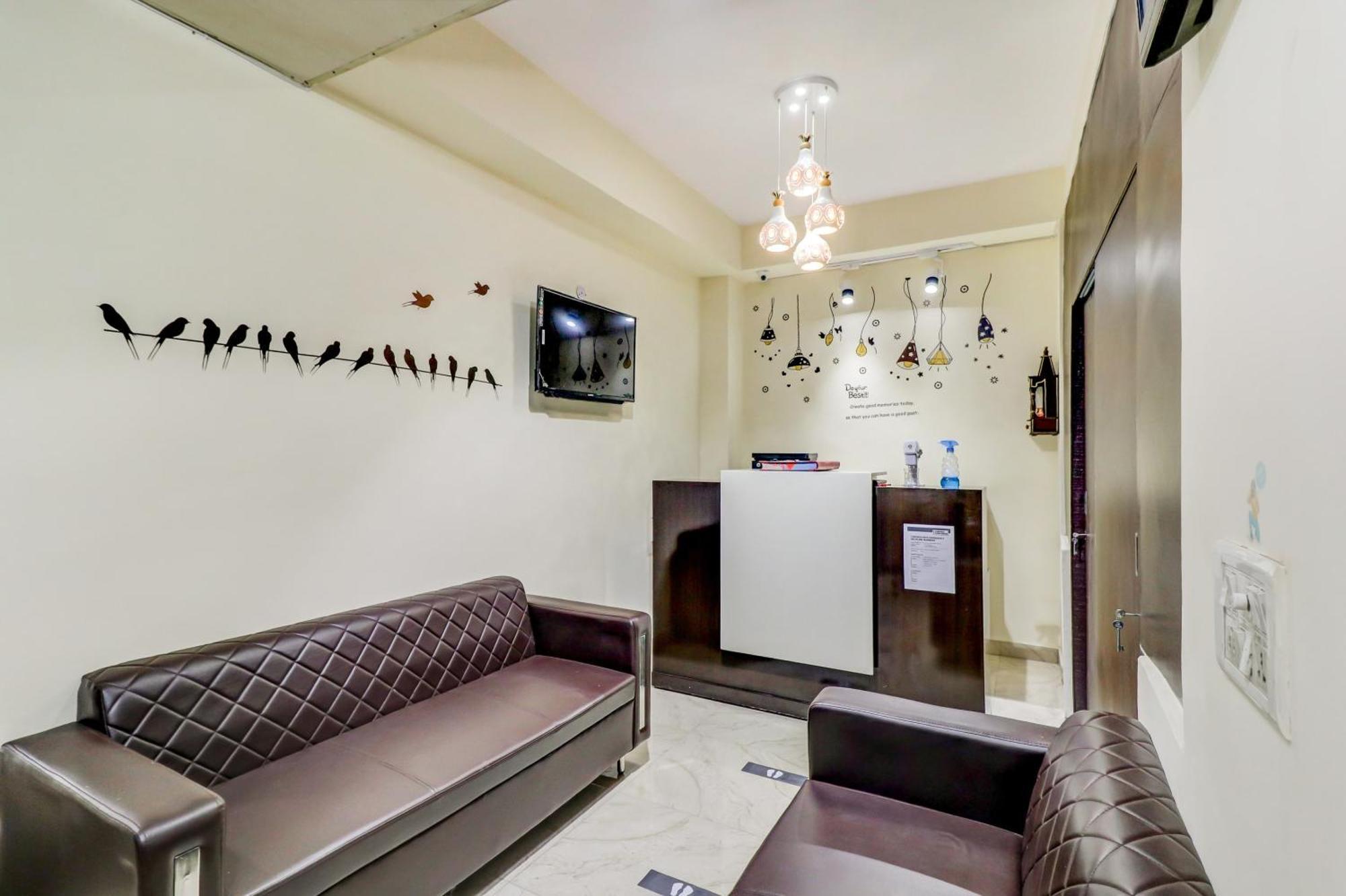 Hotel O Rs Hotels Near Pitampura Metro Delhi  Buitenkant foto