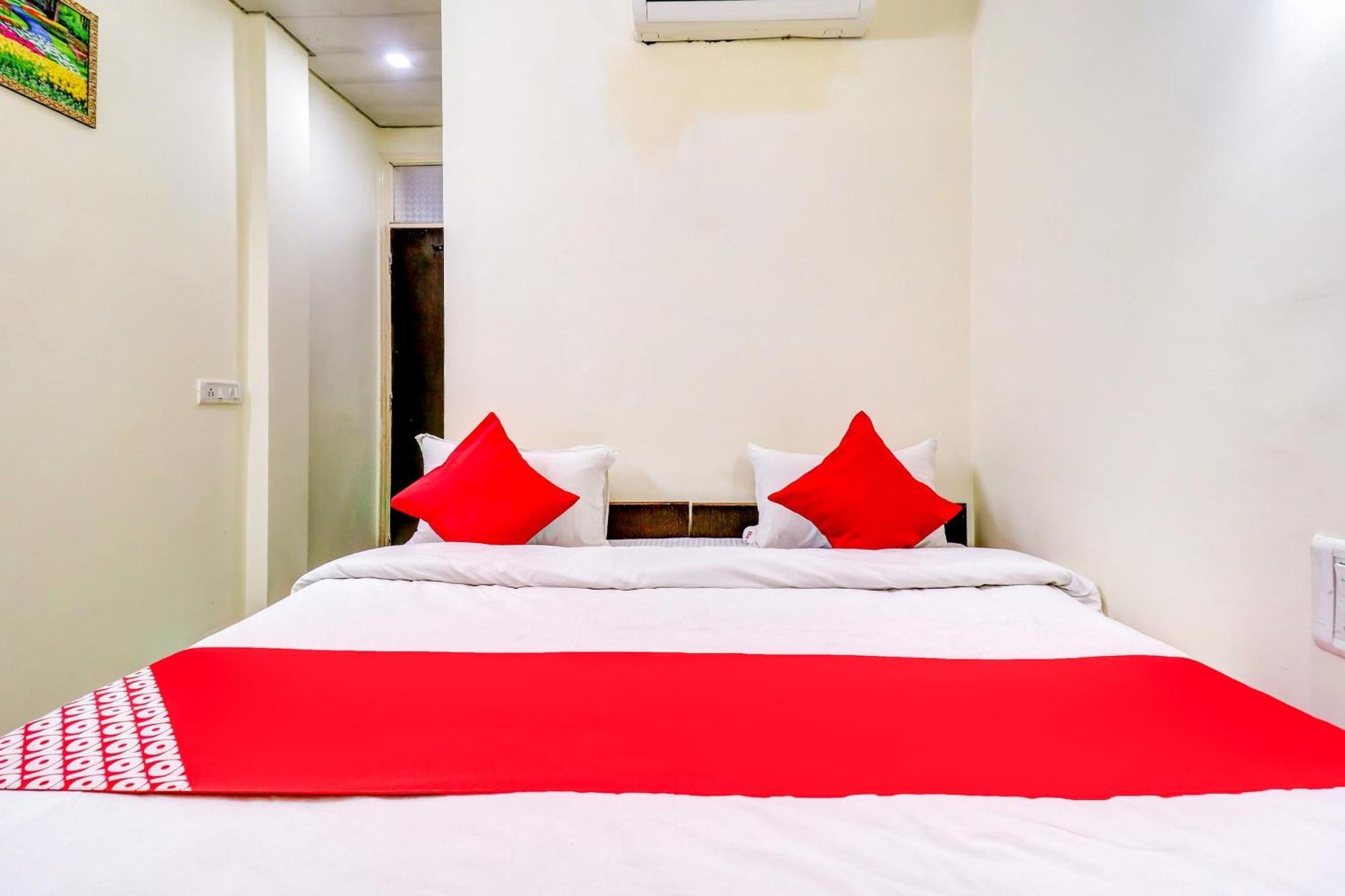Hotel O Rs Hotels Near Pitampura Metro Delhi  Buitenkant foto