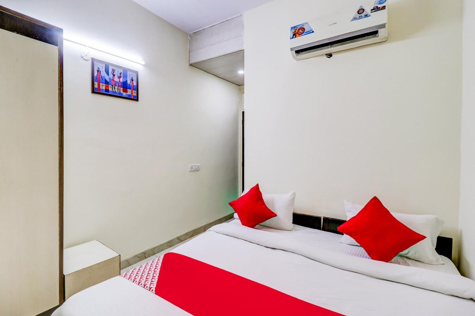 Hotel O Rs Hotels Near Pitampura Metro Delhi  Buitenkant foto