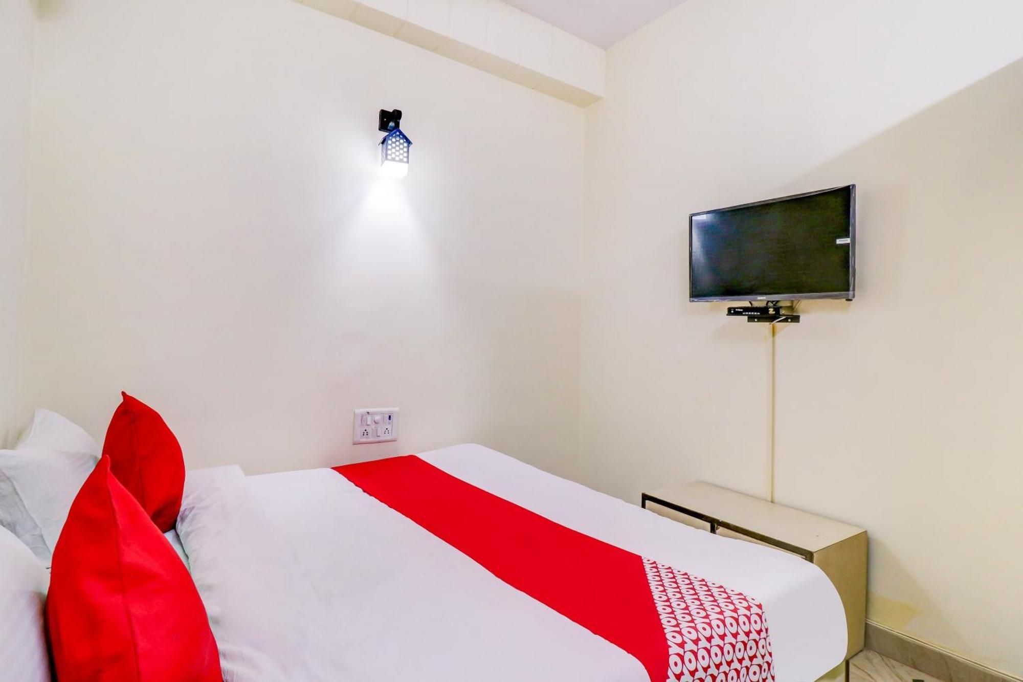 Hotel O Rs Hotels Near Pitampura Metro Delhi  Buitenkant foto